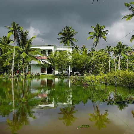 Aqua Green Home Stay Munroe Island Exterior photo