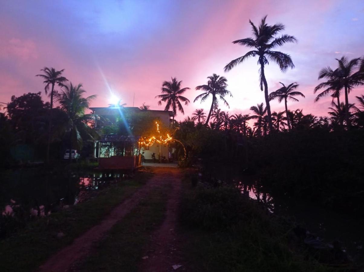 Aqua Green Home Stay Munroe Island Exterior photo